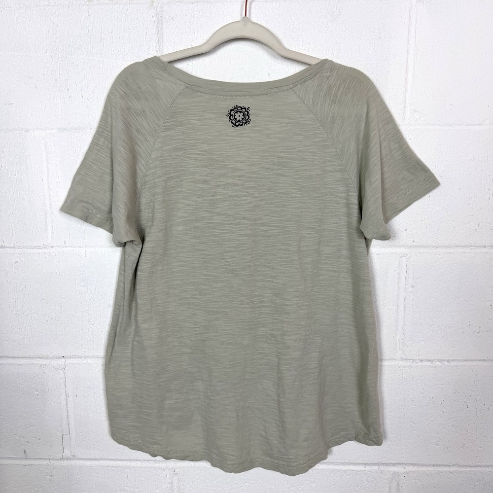 Casual Gray Graphic Tee - Picture 7 of 11
